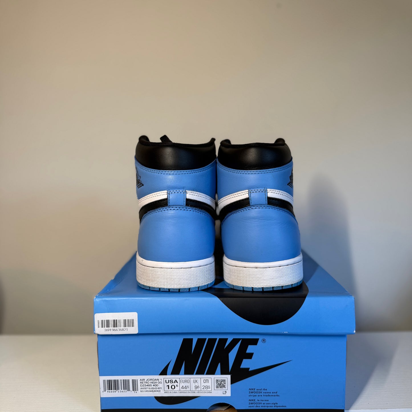 Jordan 1 Retro High OG UNC Toe *pre-owned* (SIZE 10.5)