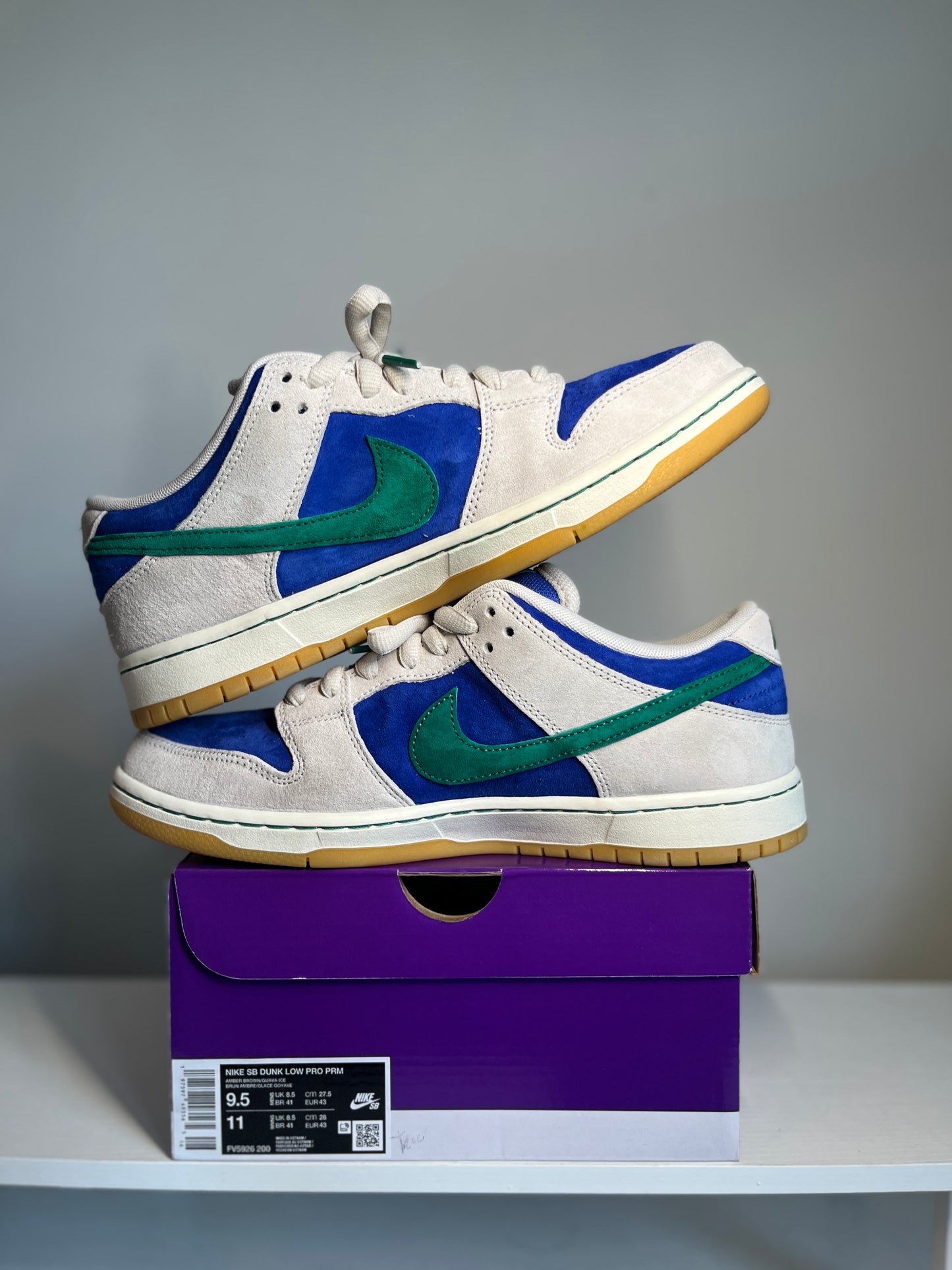 Nike SB Dunk Low Hyper Royal Malachite *pre-owned* (SIZE 9.5)