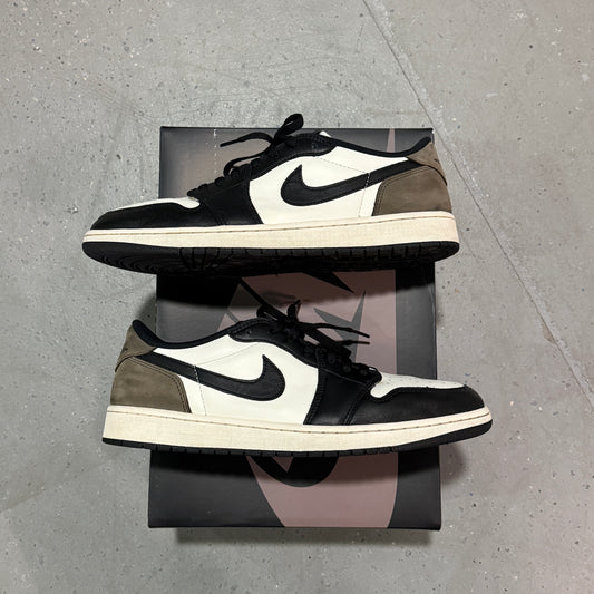 Jordan 1 Low OG Mocha *pre-owned* (SIZE 12.5)