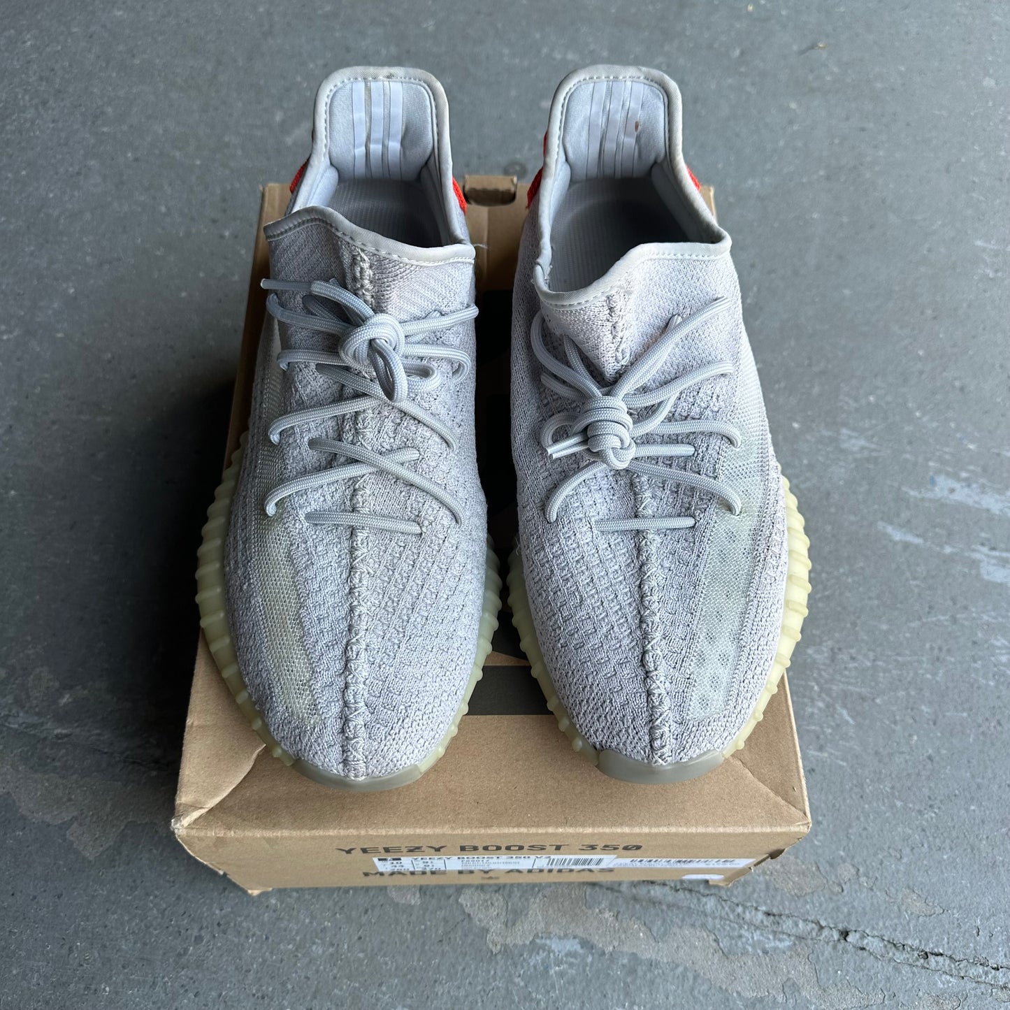 adidas Yeezy Boost 350 V2 Tail Light *pre-owned* (SIZE 10)
