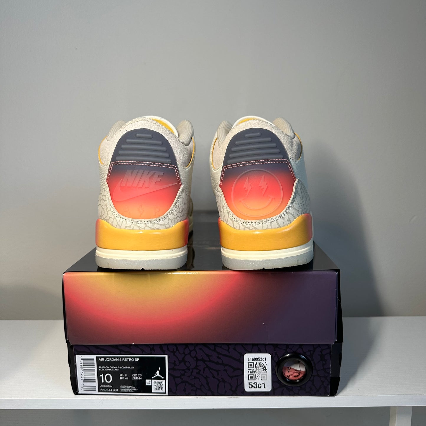 Jordan 3 Retro SP J Balvin Medellín Sunset *NO HANGTAG* *pre-owned* (SIZE 10)