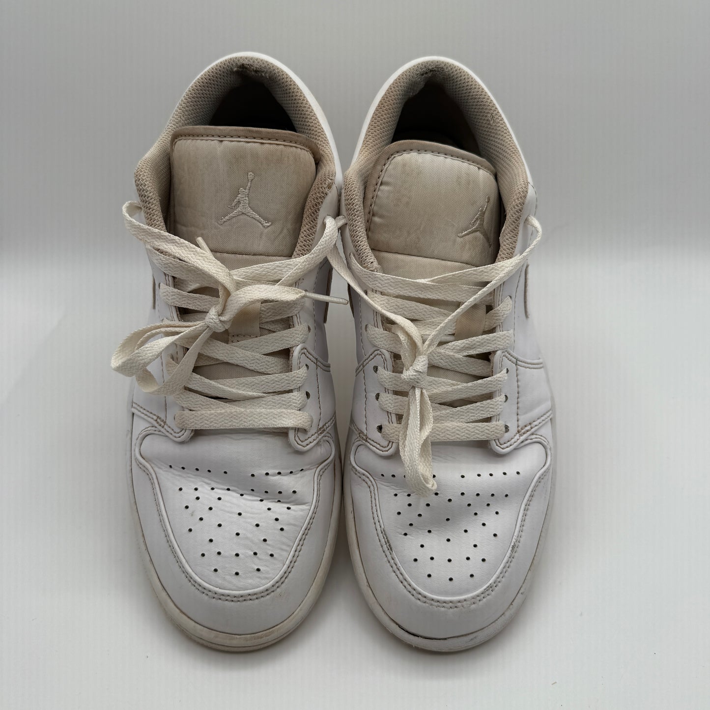 Jordan 1 Low Triple White *pre-owned* (SIZE 9.5)