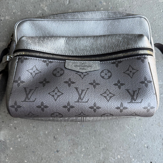 LOUIS VUITTON Outdoor Messenger PM Shoulder Bag M30830 Taigalama leather *pre-owned* LV