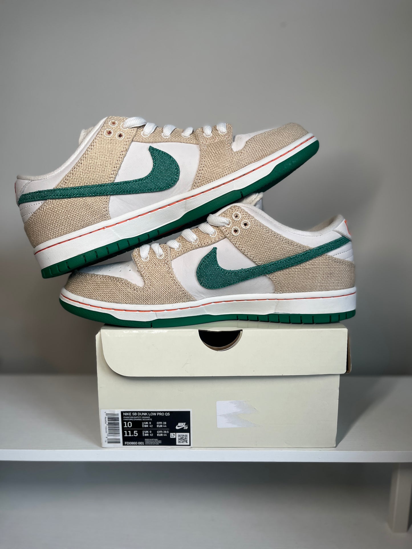 Nike SB Dunk Low Jarritos VNDS *pre-owned* (SIZE 10)