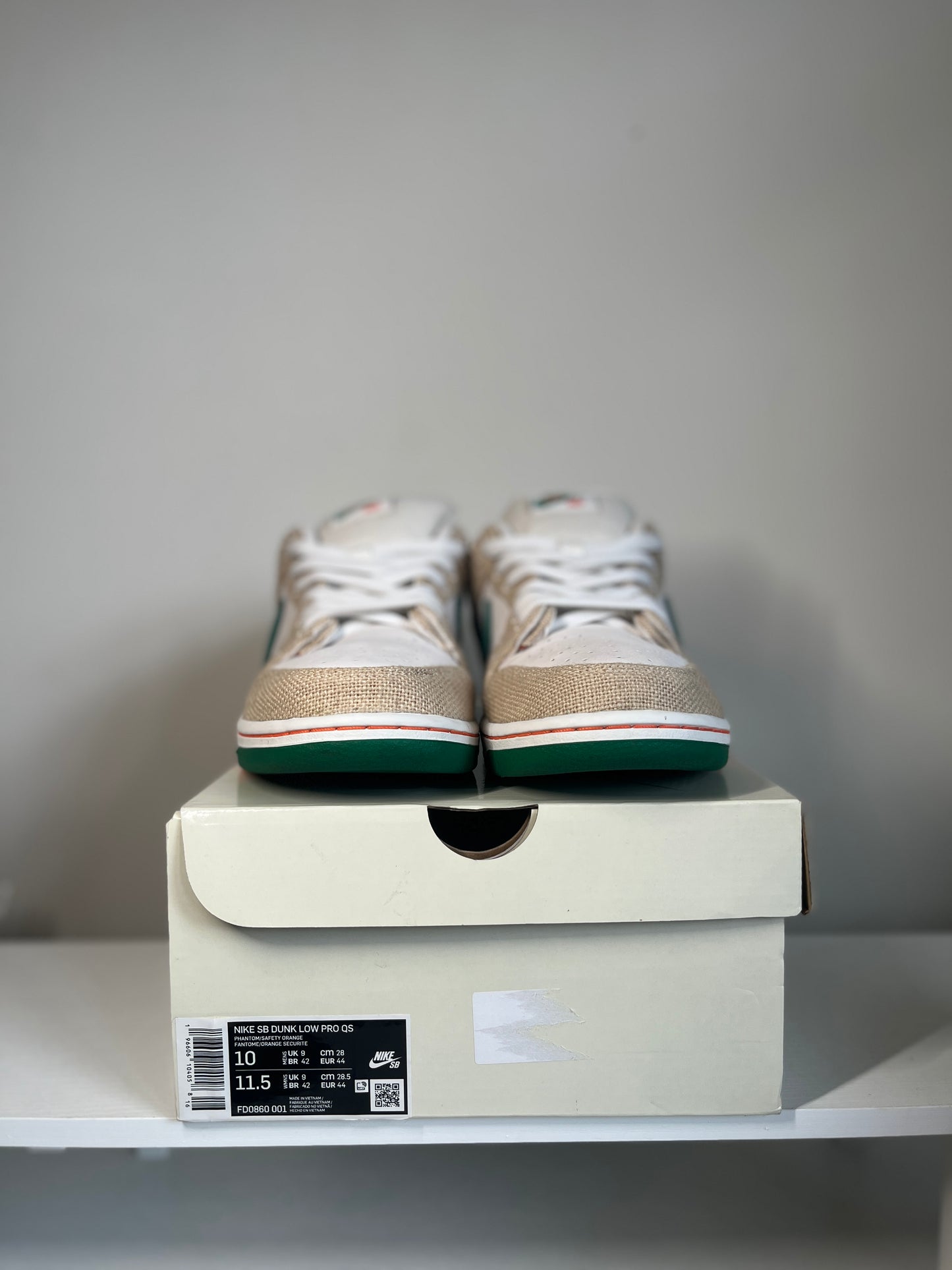 Nike SB Dunk Low Jarritos VNDS *pre-owned* (SIZE 10)