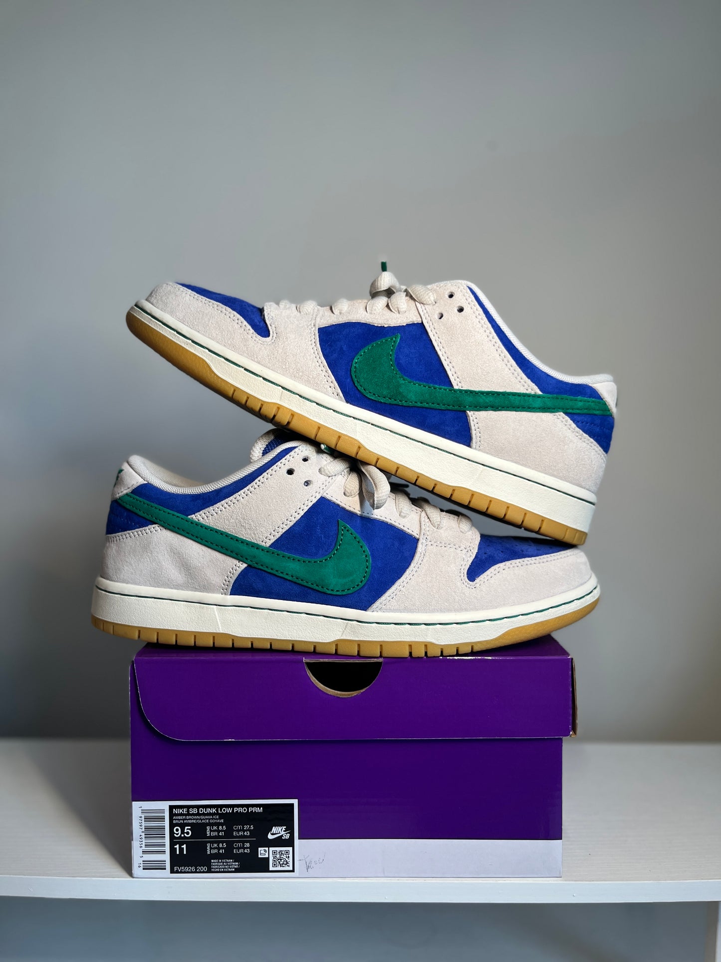 Nike SB Dunk Low Hyper Royal Malachite *pre-owned* (SIZE 9.5)