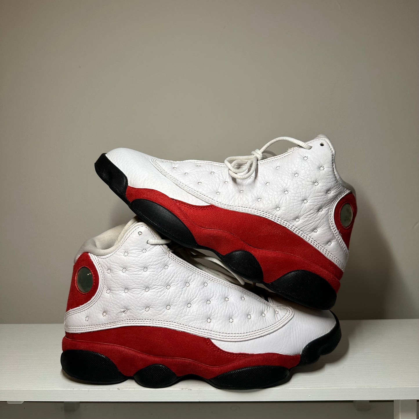 Jordan 13 Retro OG Chicago (2017) *pre-owned* (SIZE 8)