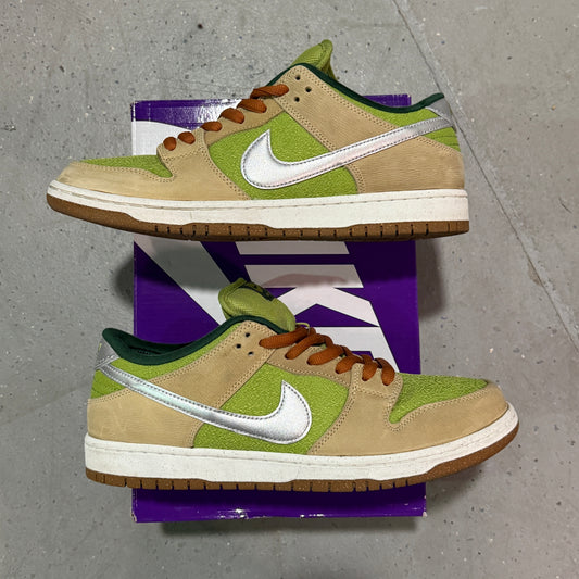 Nike SB Dunk Low Escargot *pre-owned* (SIZE 12)