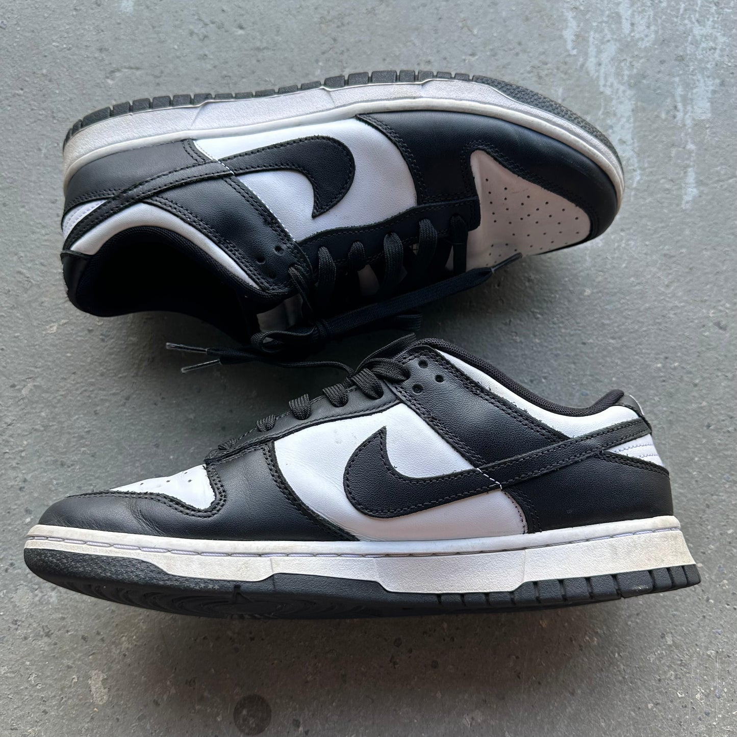 Nike Dunk Low Retro White Black Panda *pre-owned* (SIZE 9.5)