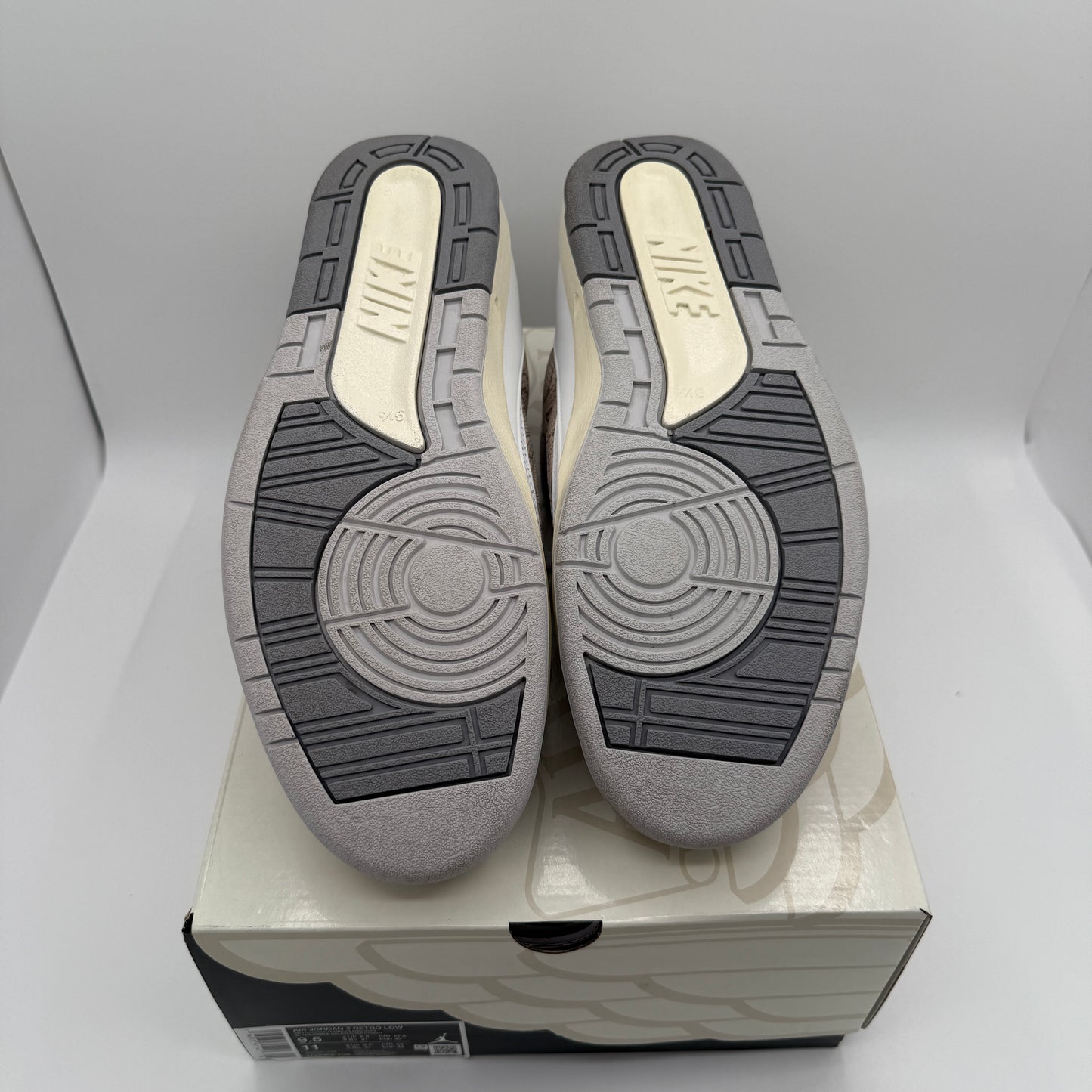 Jordan 2 Retro Low Python *pre-owned* (SIZE 9.5)