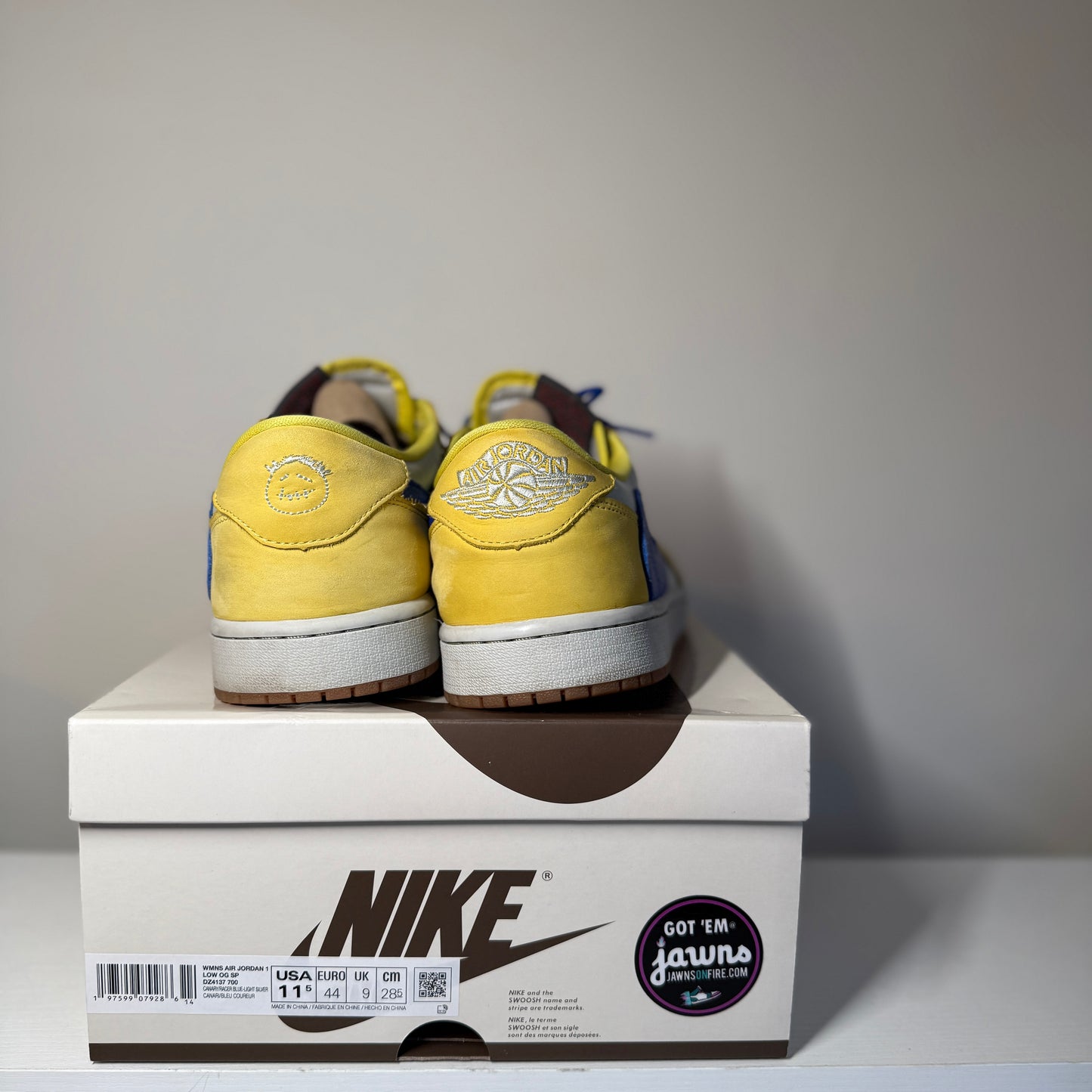 Jordan 1 Retro Low OG SP Travis Scott Canary *pre-owned* (SIZE 10)