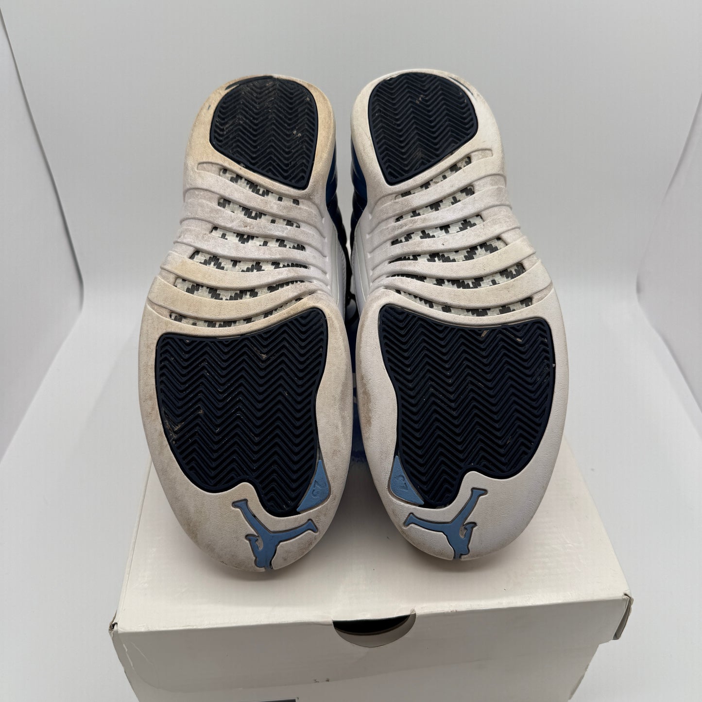 Jordan 12 Retro Indigo *pre-owned* (SIZE 10)