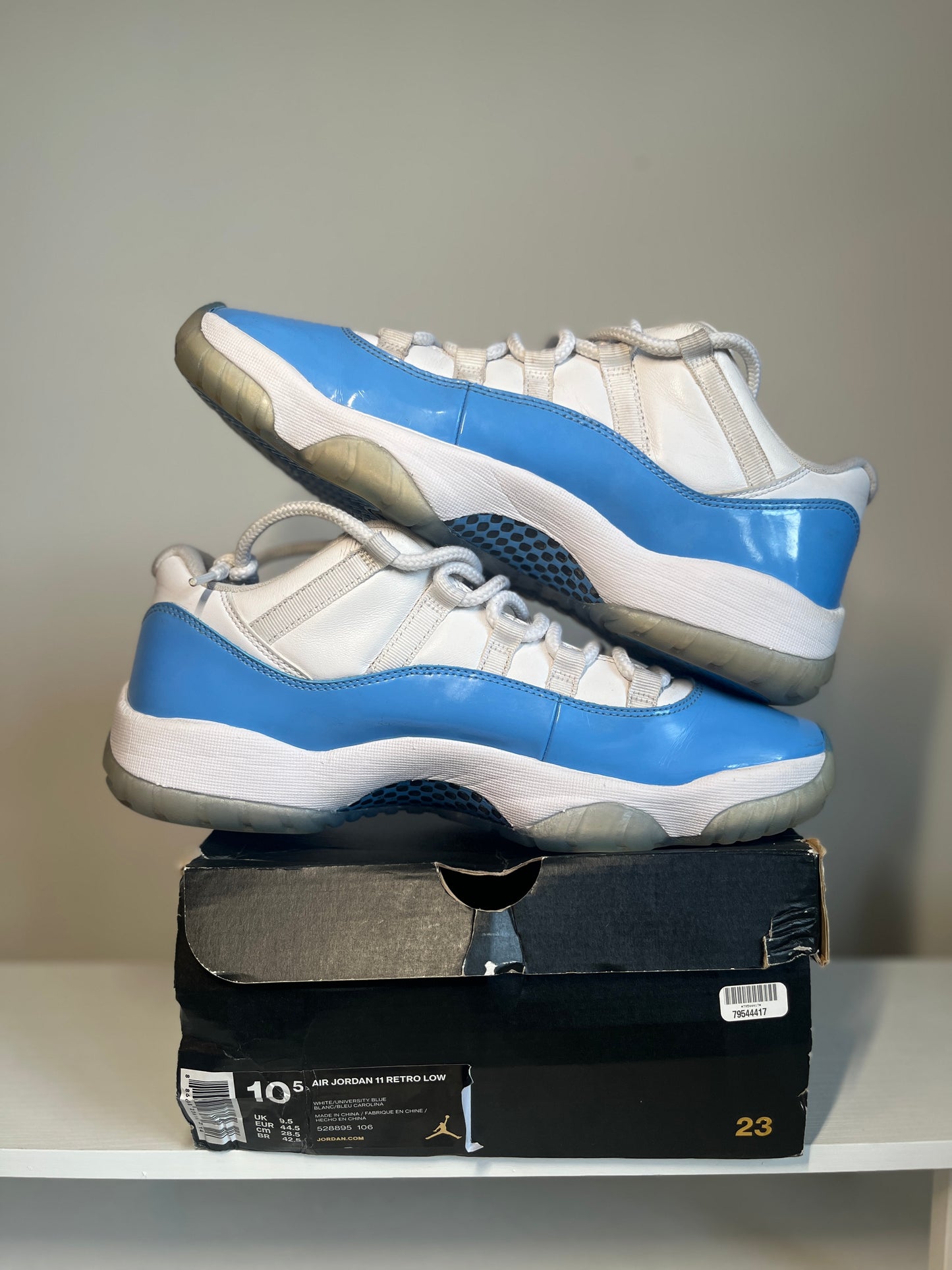 Jordan 11 Retro Low UNC University Blue (2017) *pre-owned* (SIZE 10.5)