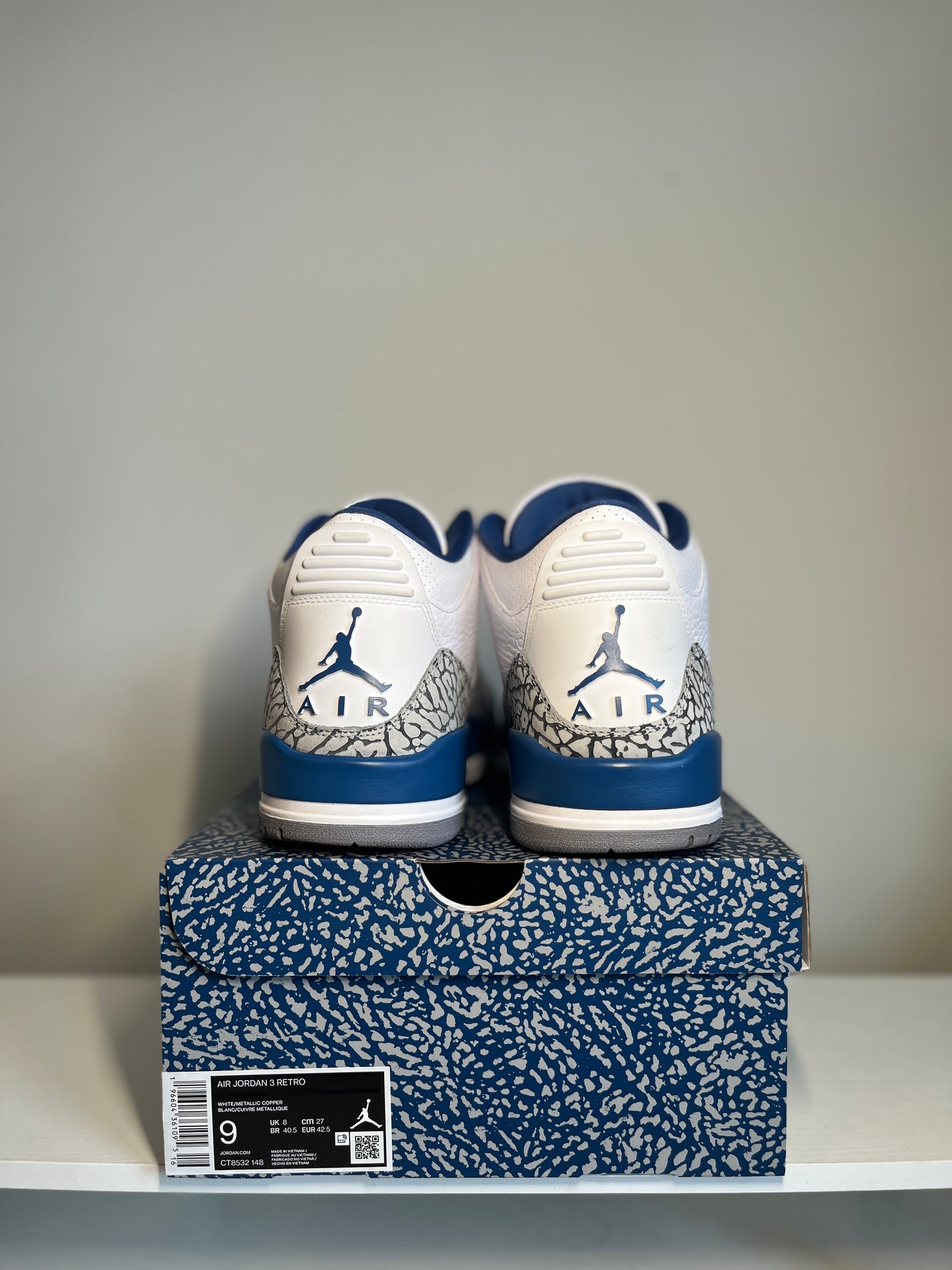 Jordan 3 Retro Wizards *pre-owned* (SIZE 9)