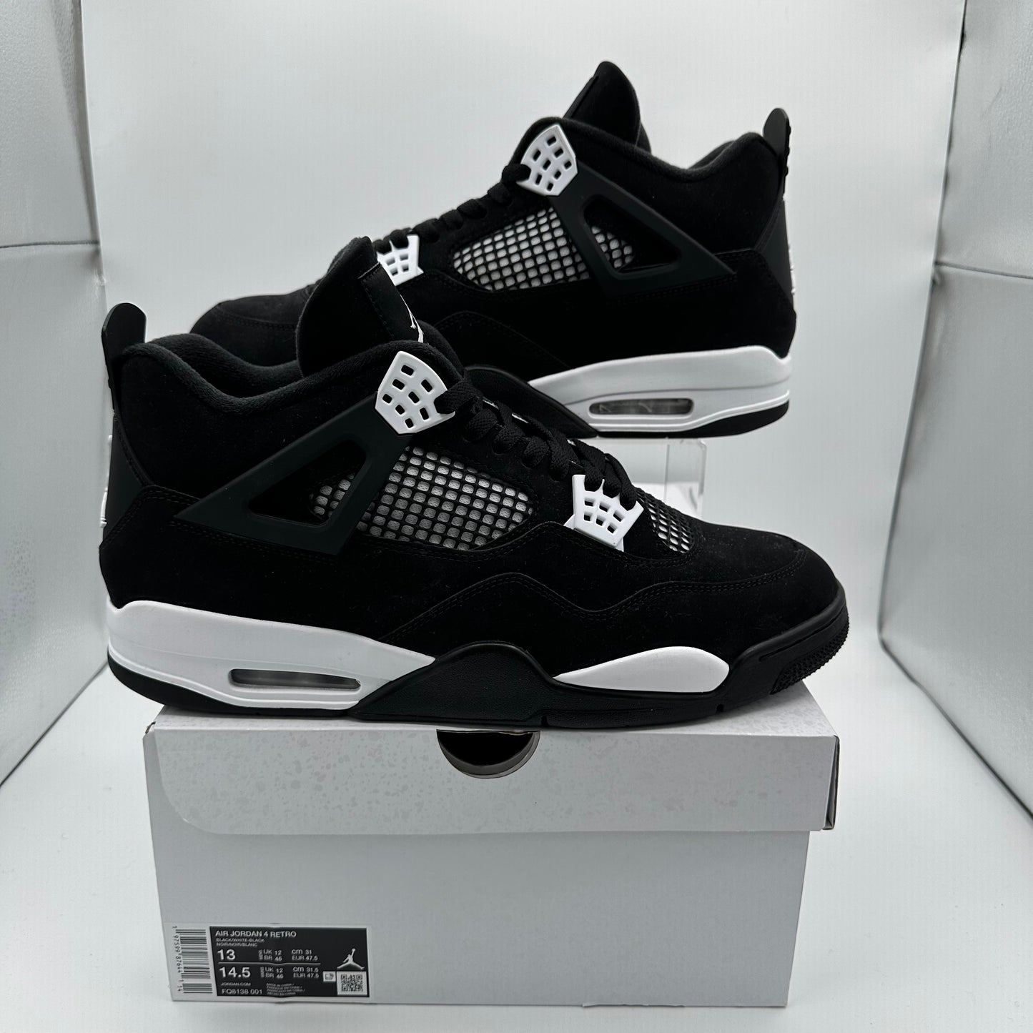 Jordan 4 Retro White Thunder VNDS *pre-owned* (SIZE 13)