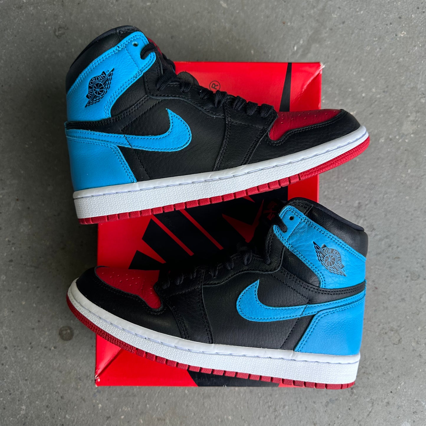 Jordan 1 Retro High NC to Chi (Women's) *pre-owned* (SIZE 6.5W)