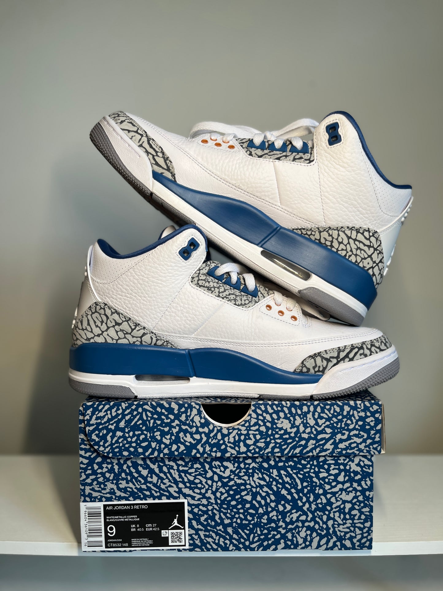 Jordan 3 Retro Wizards *pre-owned* (SIZE 9)