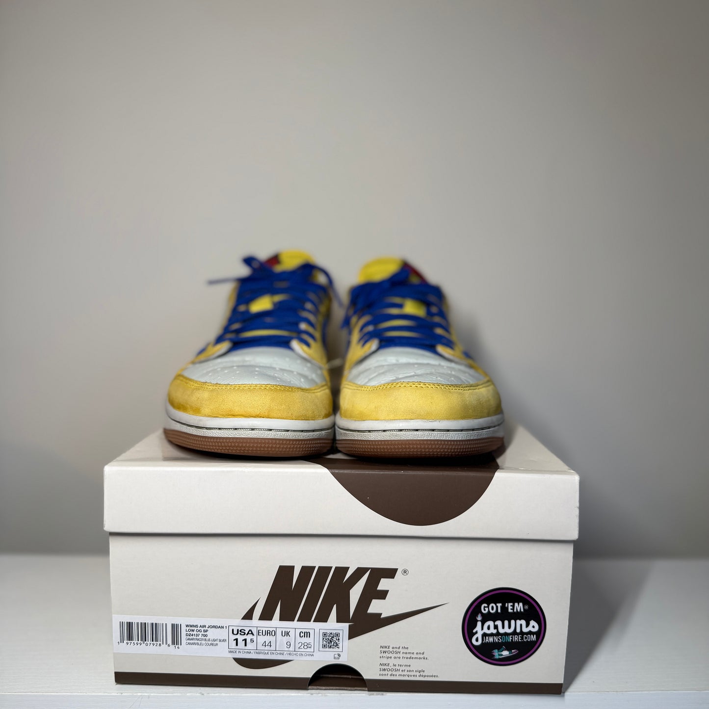 Jordan 1 Retro Low OG SP Travis Scott Canary *pre-owned* (SIZE 10)