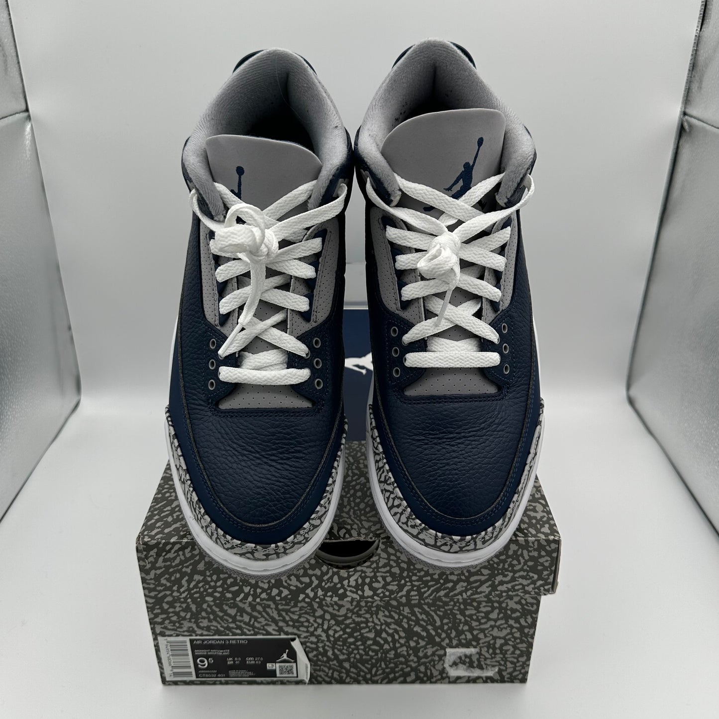 Jordan 3 Retro Georgetown *pre-owned* (SIZE 9.5)