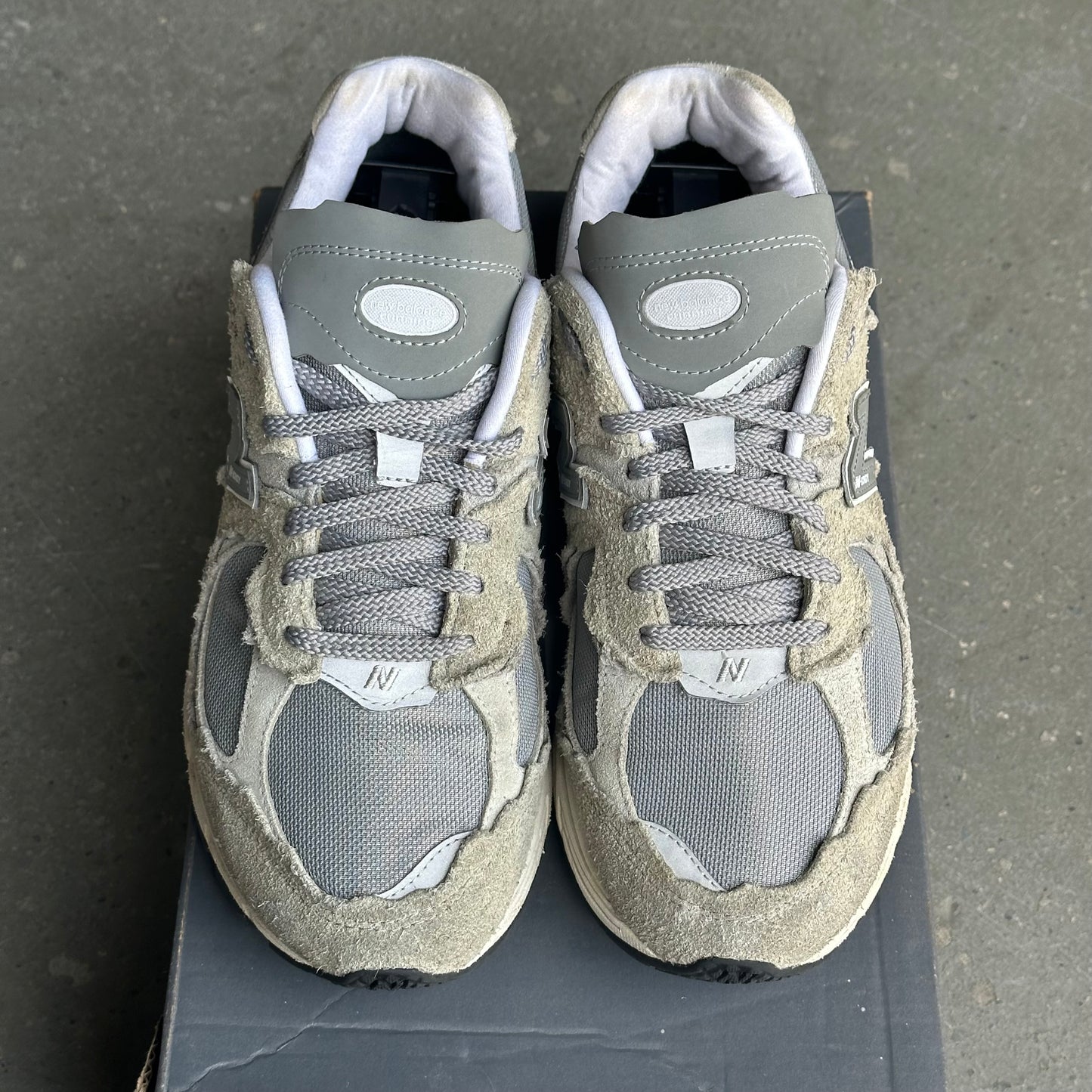 New Balance 2002R Protection Pack Grey *pre-owned* (SIZE 10, COLOR FADE)