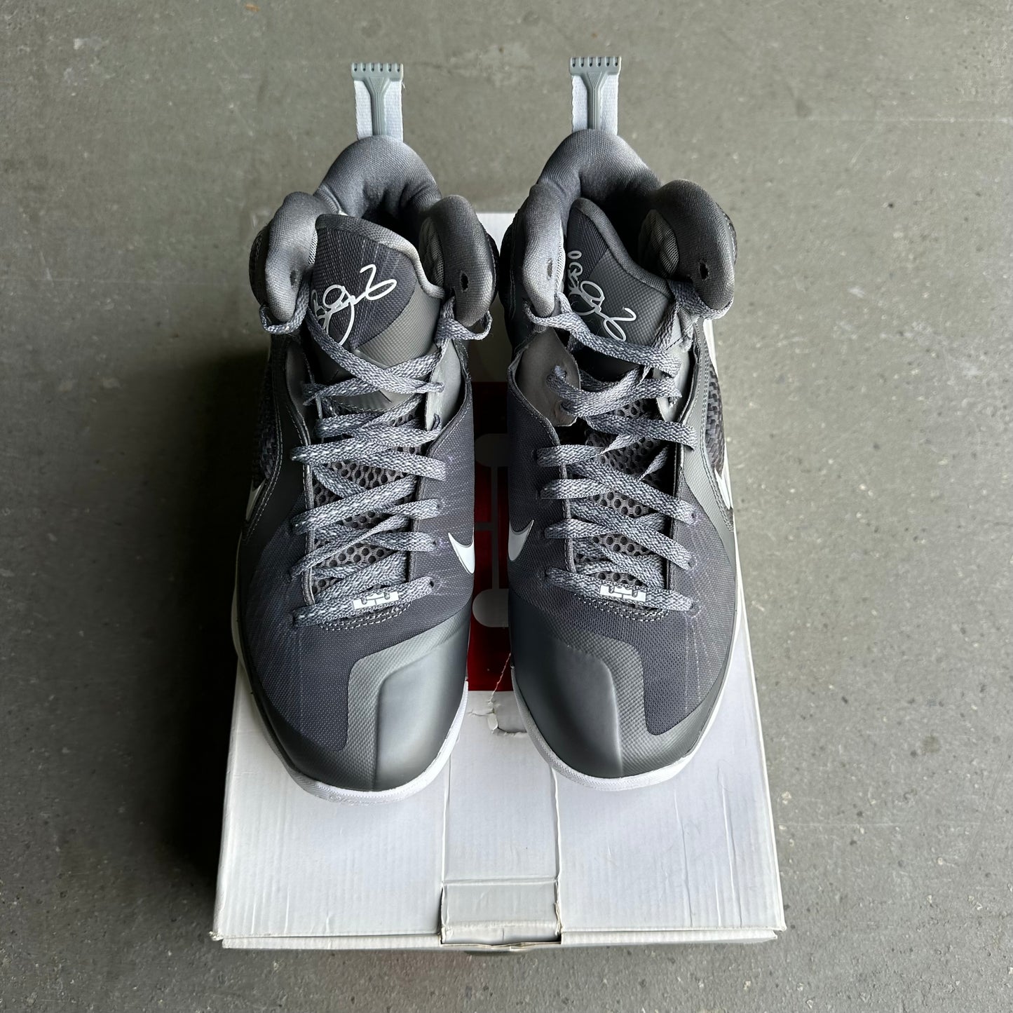 Nike LeBron 9 Cool Grey *pre-owned* (SIZE 9.5)