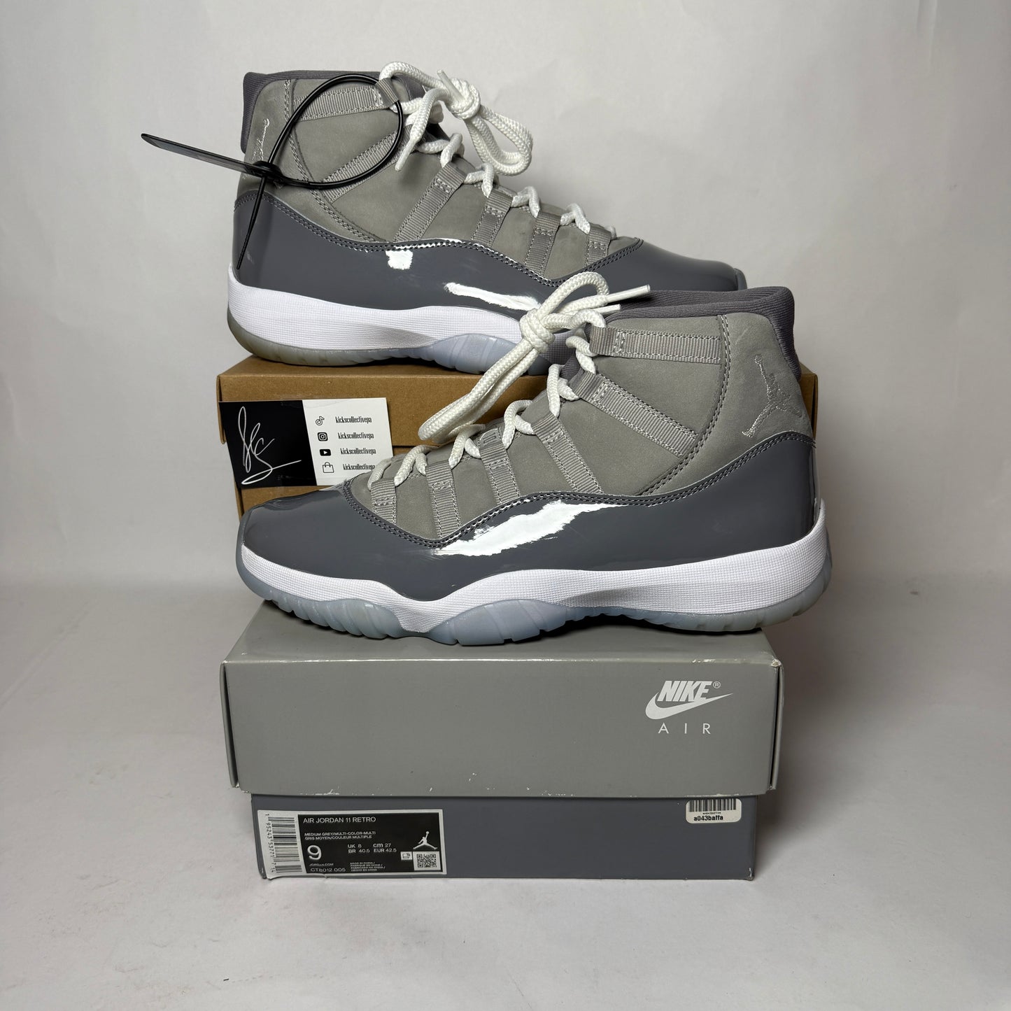 Jordan 11 Retro Cool Grey (2021) *pre-owned* (SIZE 9)