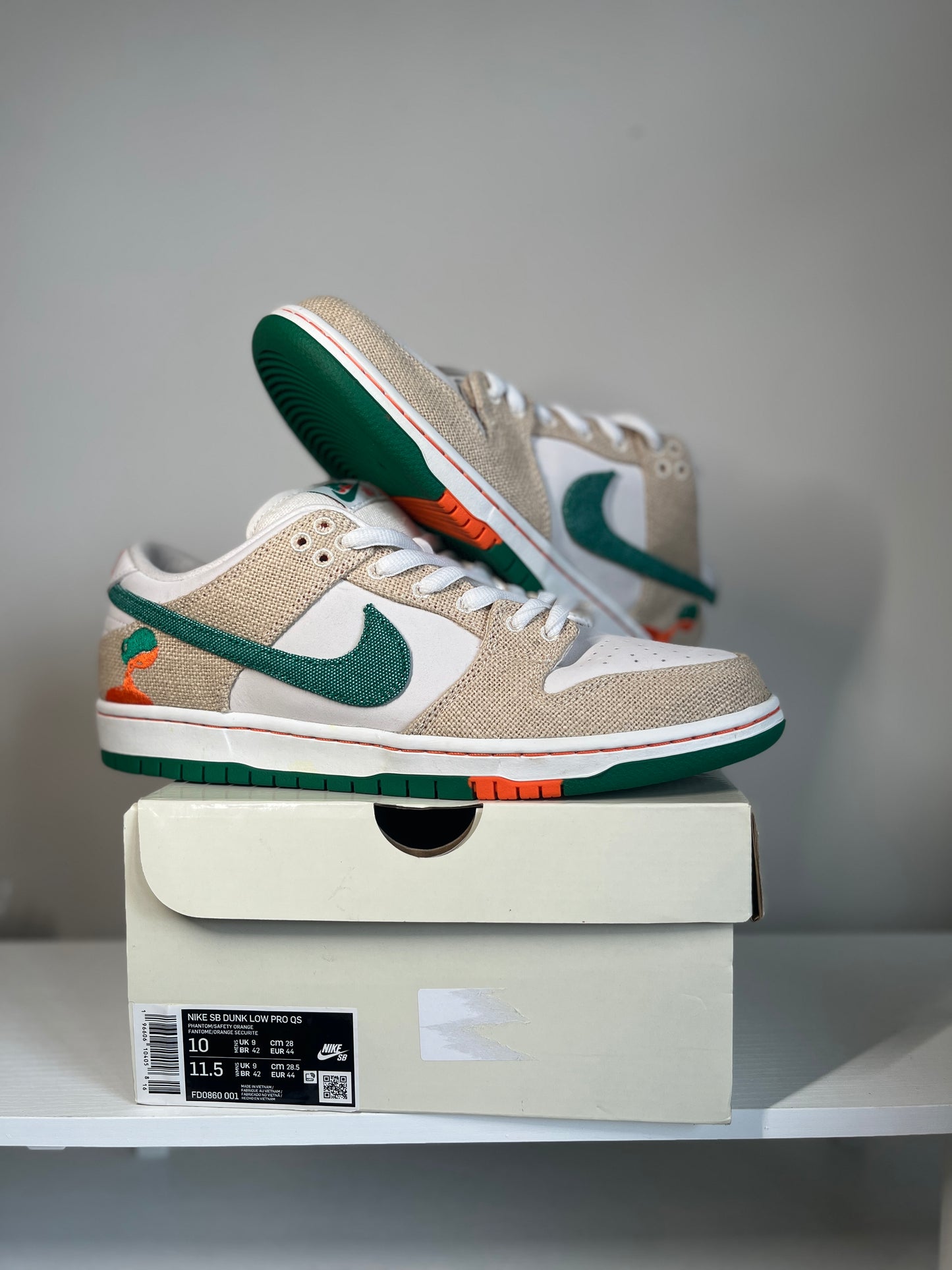 Nike SB Dunk Low Jarritos VNDS *pre-owned* (SIZE 10)