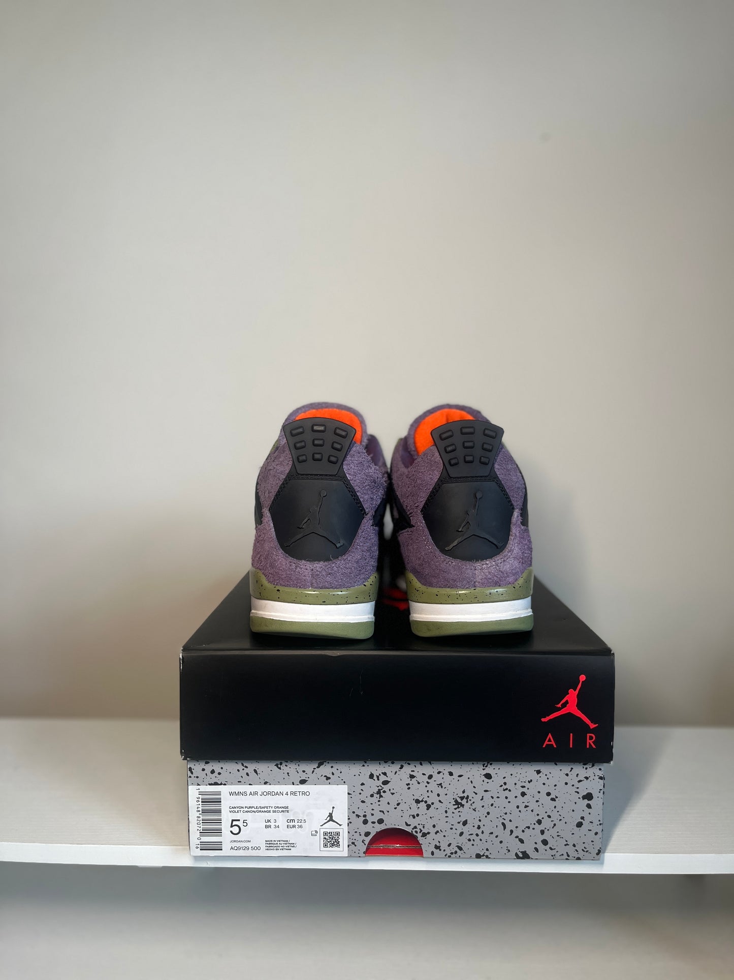 Air Jordan 4 Retro Canyon Purple (Womens) *pre-owned* (SIZE 5.5W)