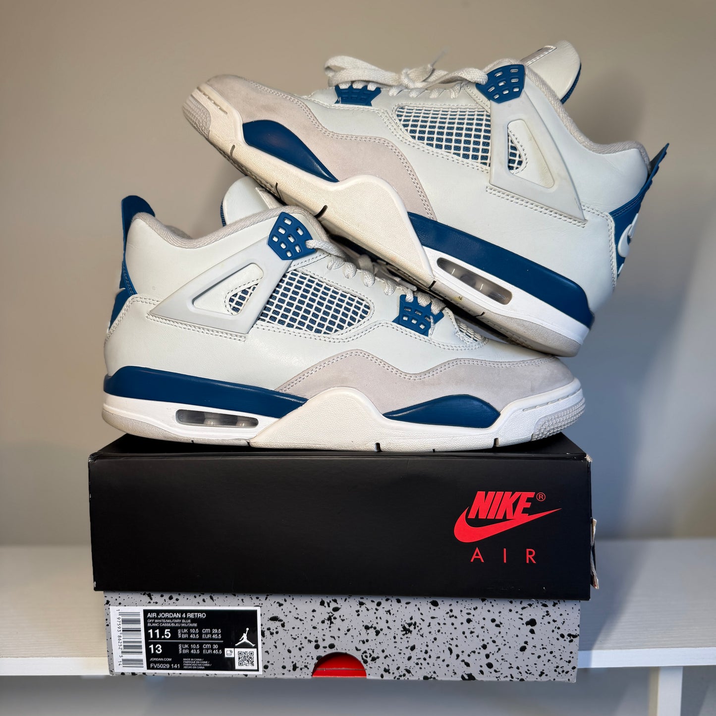 Jordan 4 Retro Military Blue (2024) *pre-owned* (SIZE 11.5)