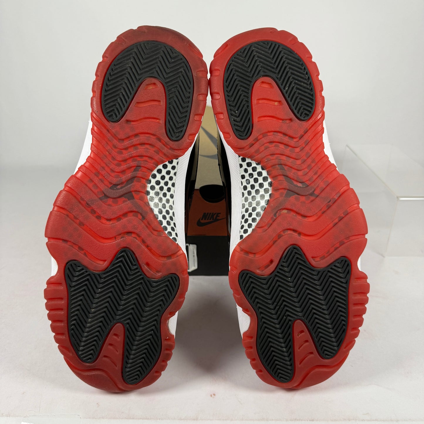 Jordan 11 Retro Bred (2019) *pre-owned* (SIZE 11)