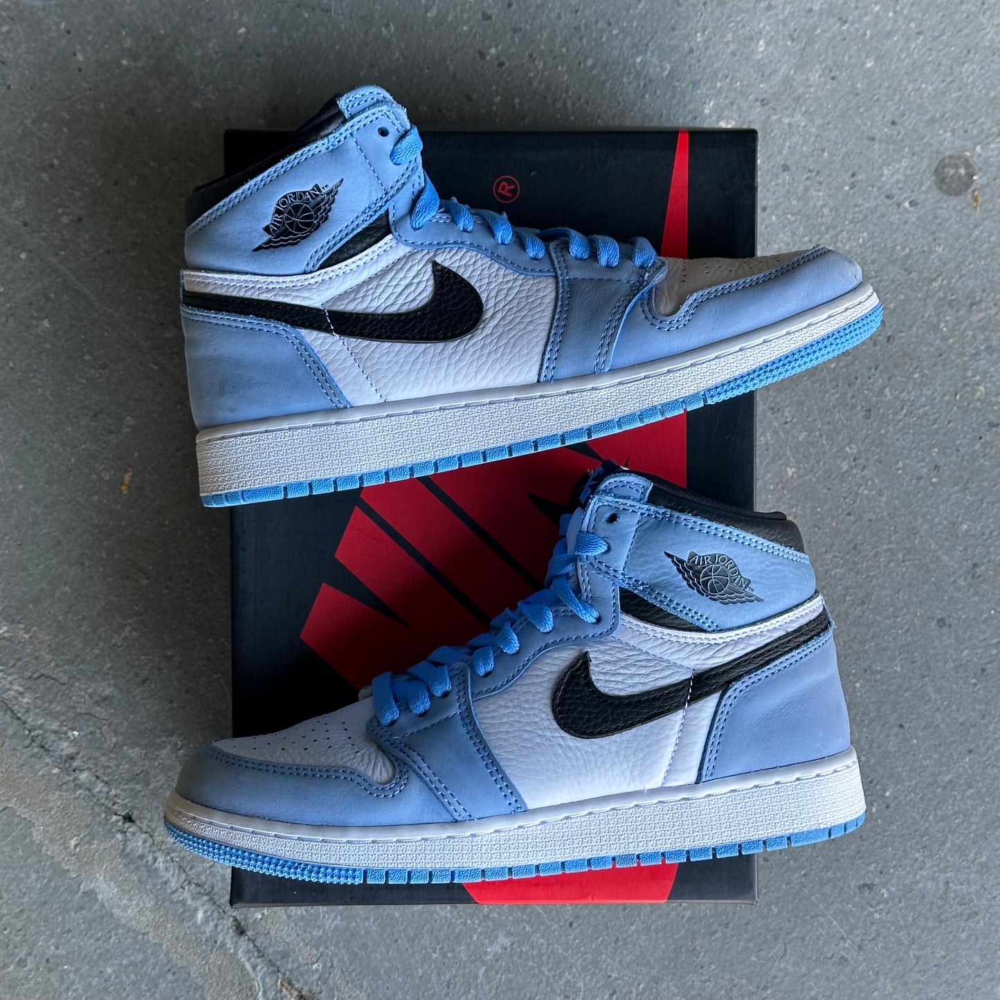 Jordan 1 Retro High OG University Blue *pre-owned* (SIZE 6Y)