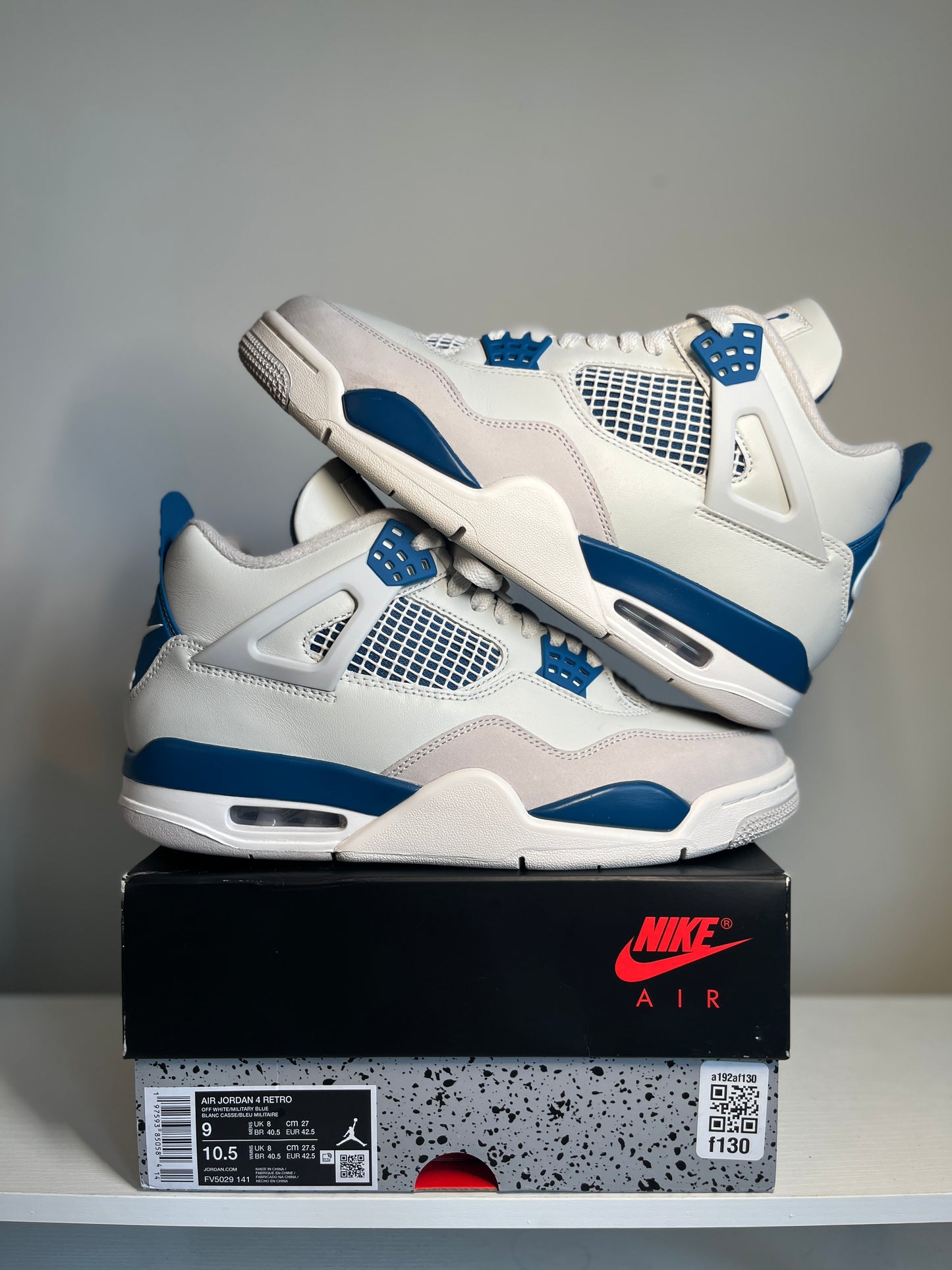 Jordan 4 Retro Military Blue (2024) *pre-owned* (SIZE 9)