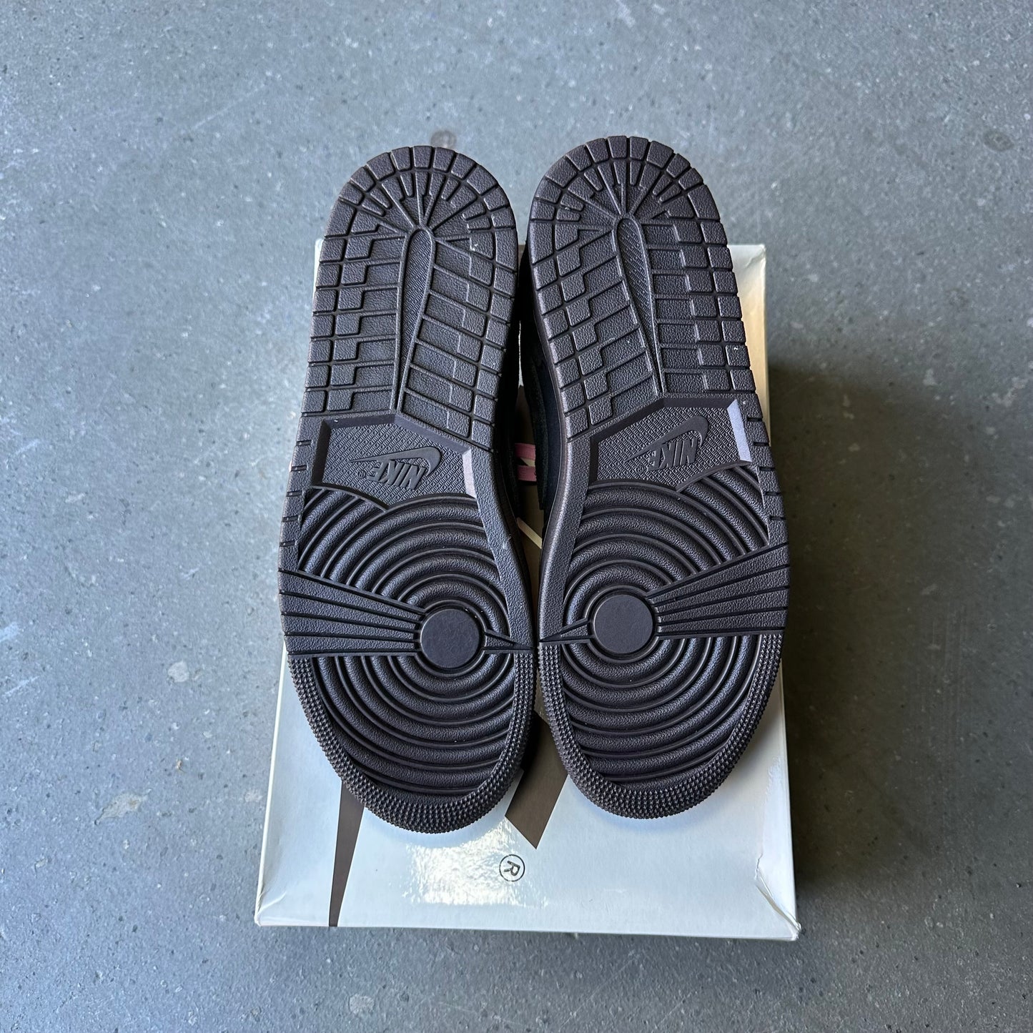 Jordan 1 Retro Low OG SP Travis Scott Velvet Brown *pre-owned* (SIZE 9.5)