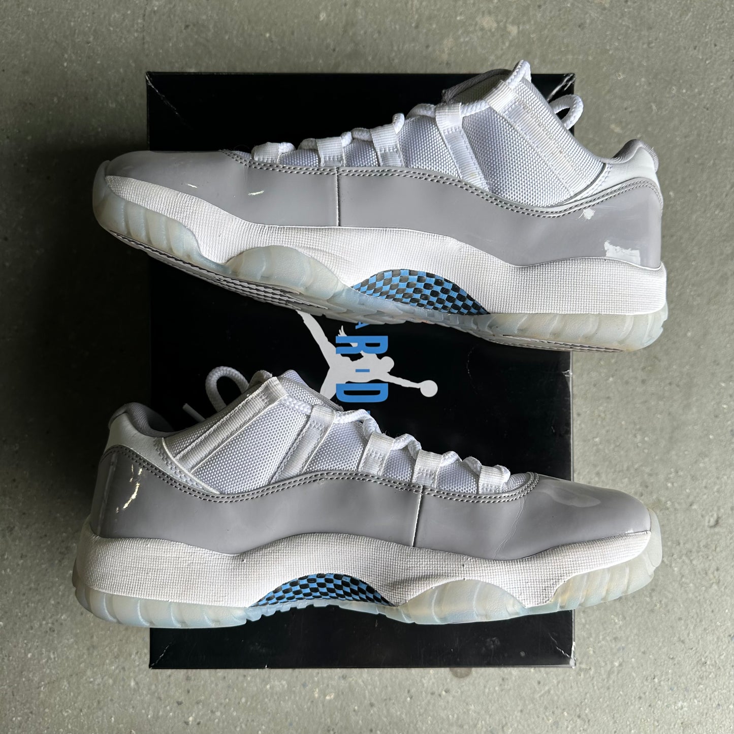 Jordan 11 Retro Low Cement Grey *pre-owned* (SIZE 10.5)