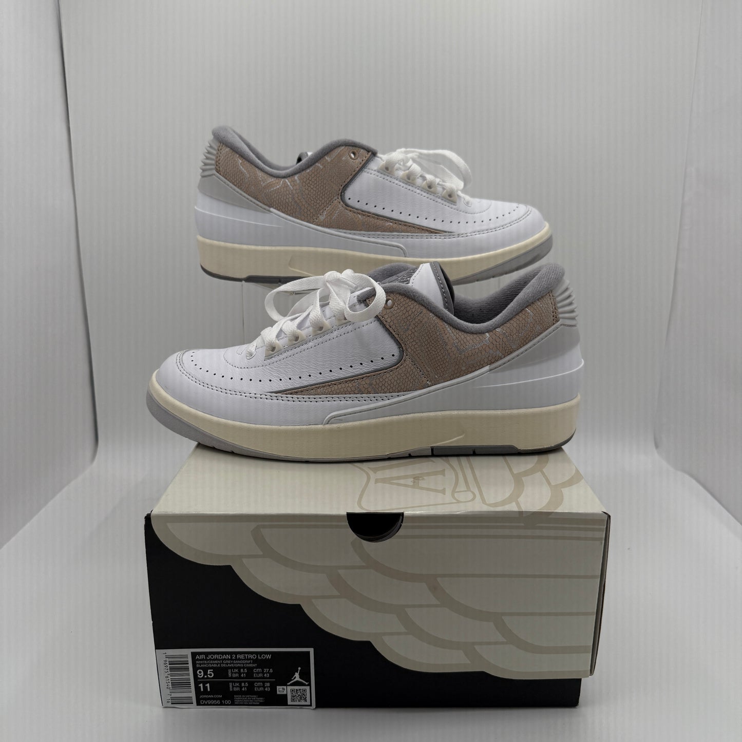 Jordan 2 Retro Low Python *pre-owned* (SIZE 9.5)