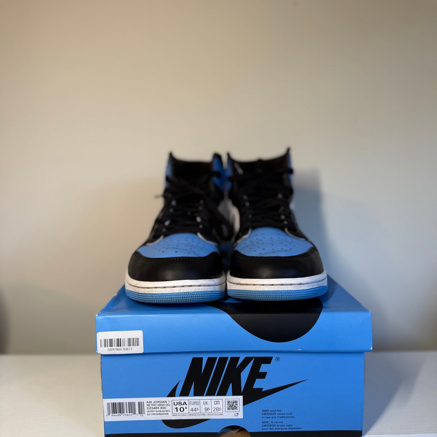 Jordan 1 Retro High OG UNC Toe *pre-owned* (SIZE 10.5)