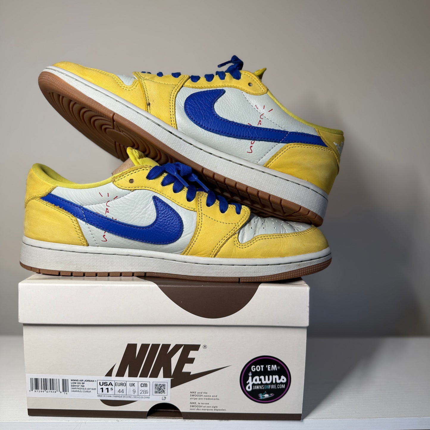 Jordan 1 Retro Low OG SP Travis Scott Canary *pre-owned* (SIZE 10)