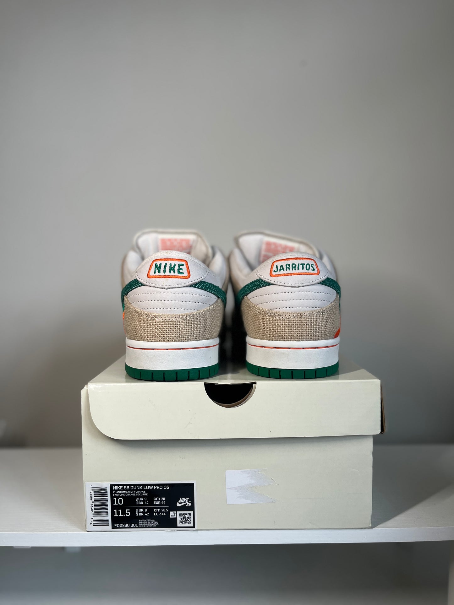 Nike SB Dunk Low Jarritos VNDS *pre-owned* (SIZE 10)