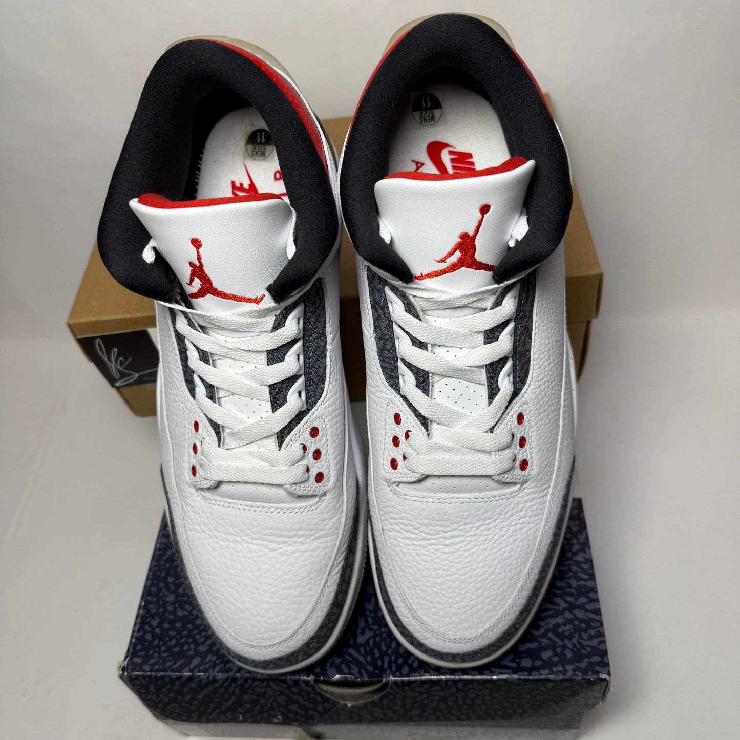 Jordan 3 Retro Fire Red Denim *pre-owned* (SIZE 11)