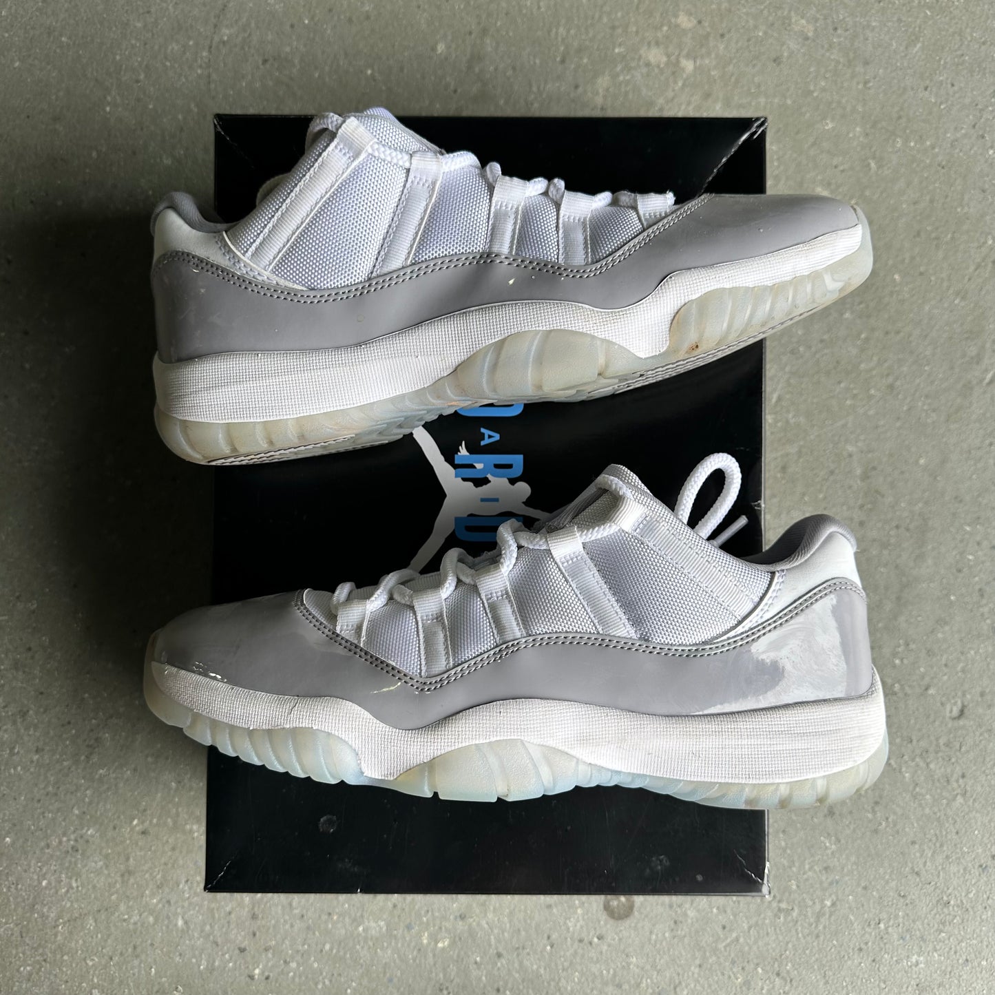 Jordan 11 Retro Low Cement Grey *pre-owned* (SIZE 10.5)