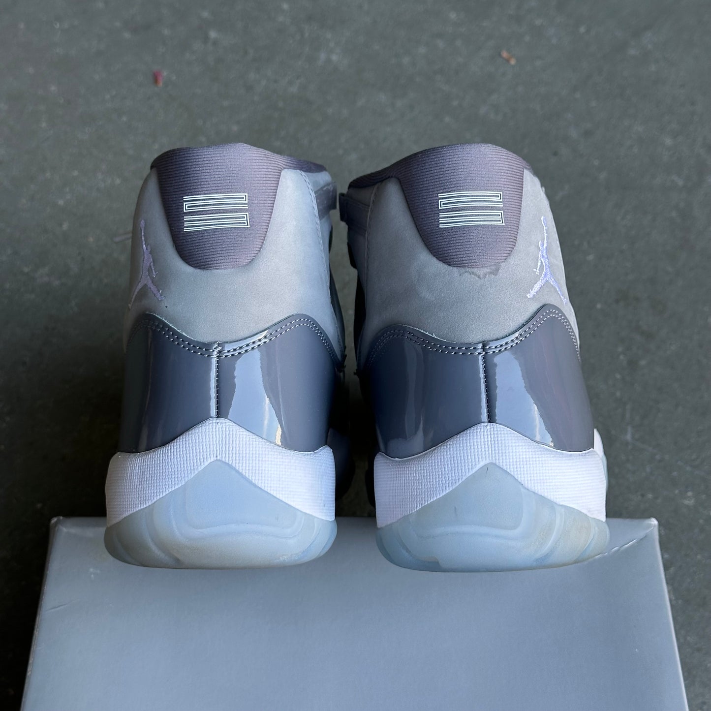 Jordan 11 Retro Cool Grey (2021) *pre-owned* (SIZE 13)