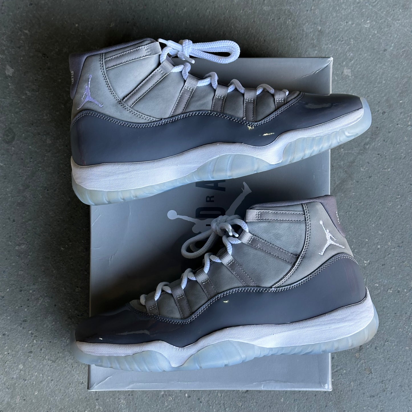 Jordan 11 Retro Cool Grey (2021) *pre-owned* (SIZE 13)