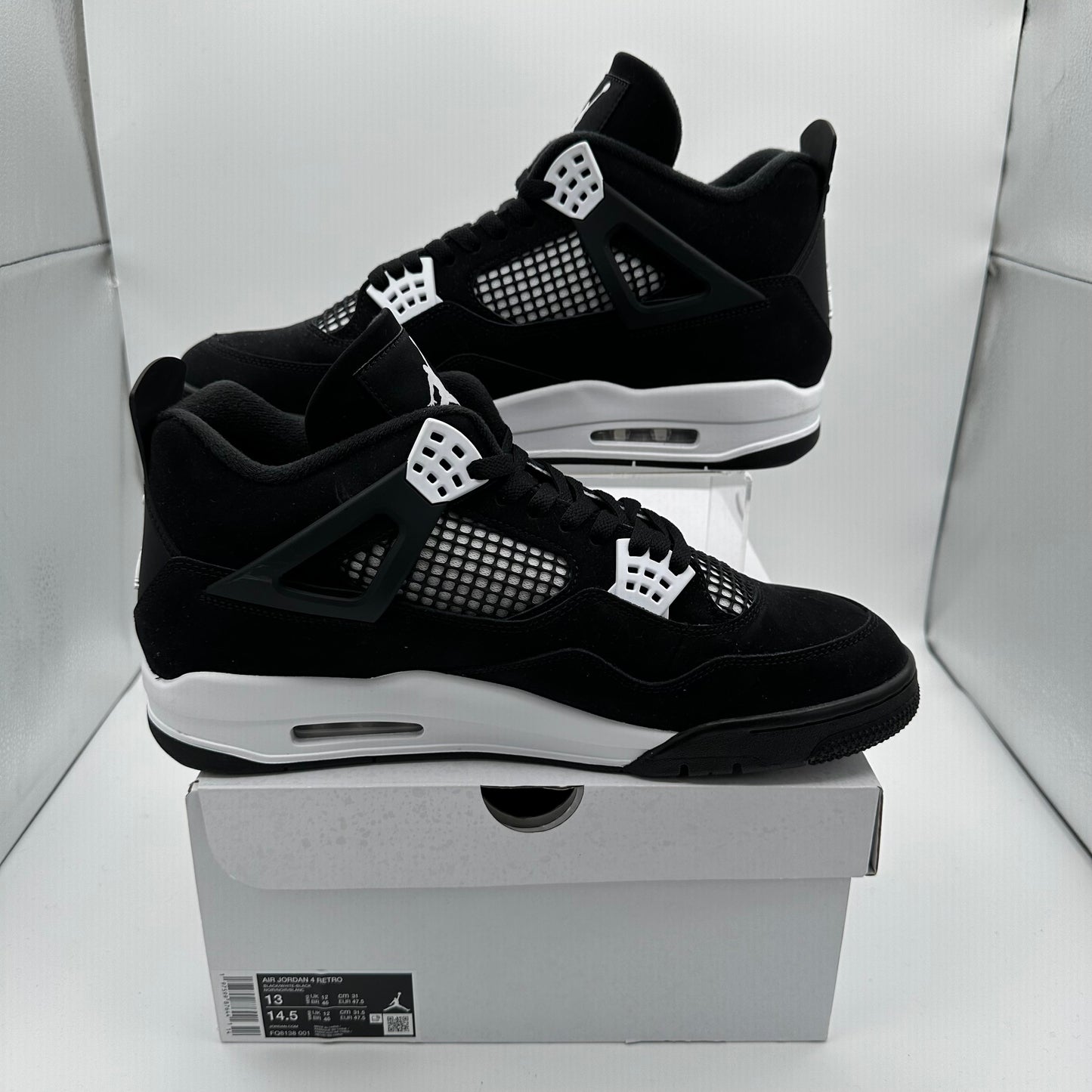 Jordan 4 Retro White Thunder VNDS *pre-owned* (SIZE 13)