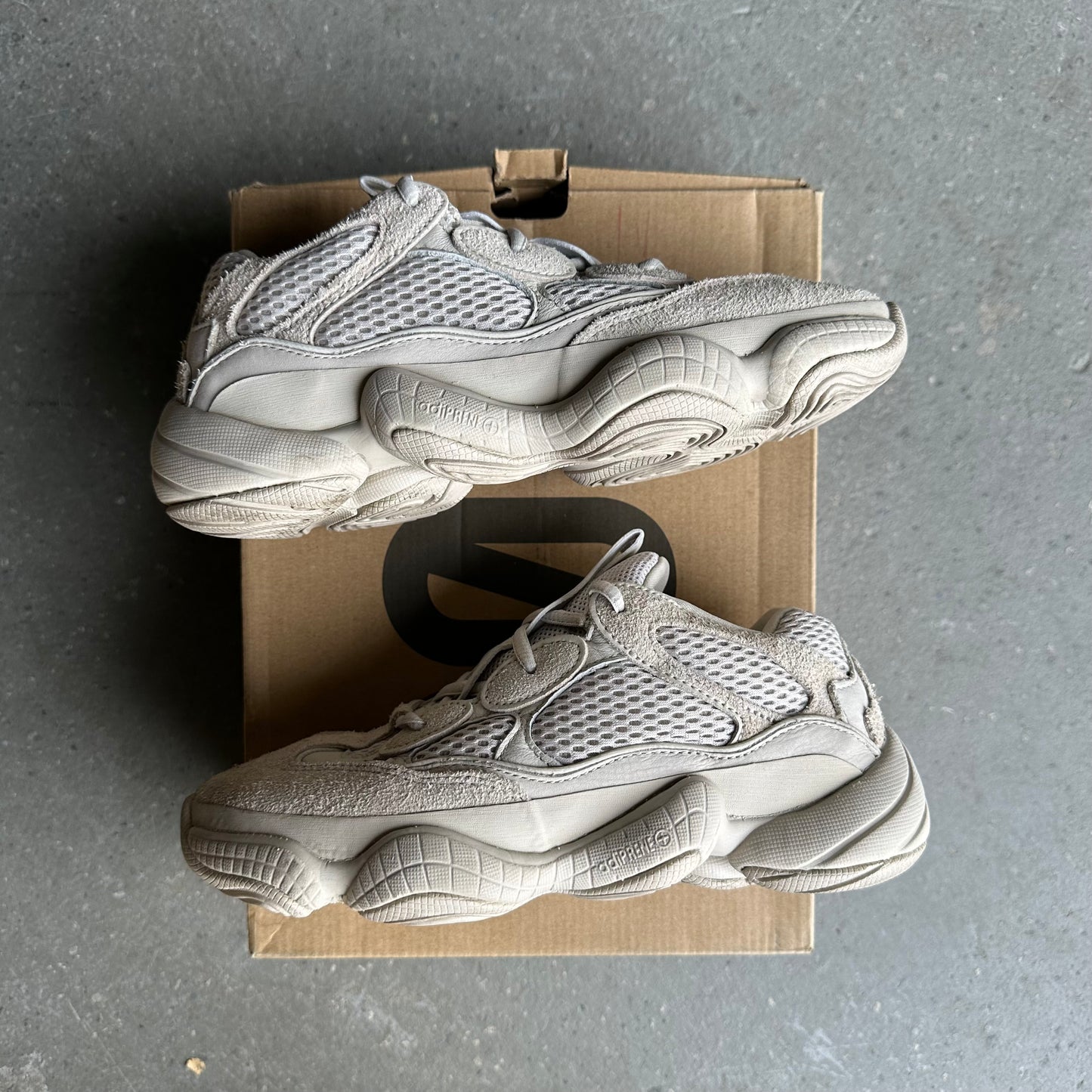 adidas Yeezy 500 Blush *pre-owned* (SIZE 4Y/5.5W)