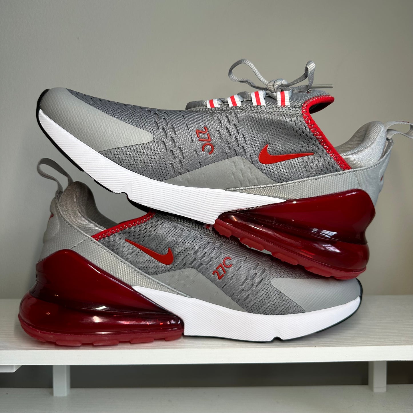 Nike Air Max 270 Particle Grey University Red *pre-owned* (SIZE 9.5)