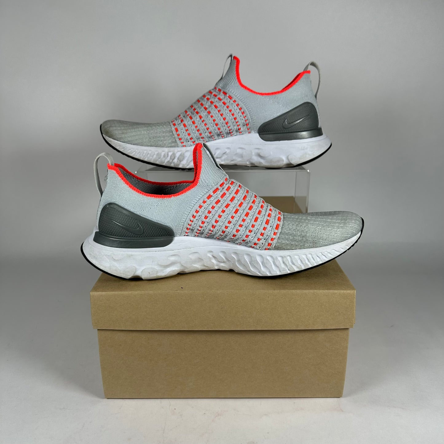 Nike React Phantom Run Flyknit 2 Pure Platinum Flash Crimson *pre-owned* size 9.5