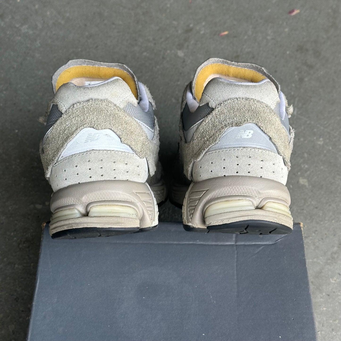 New Balance 2002R Protection Pack Grey *pre-owned* (SIZE 10, COLOR FADE)