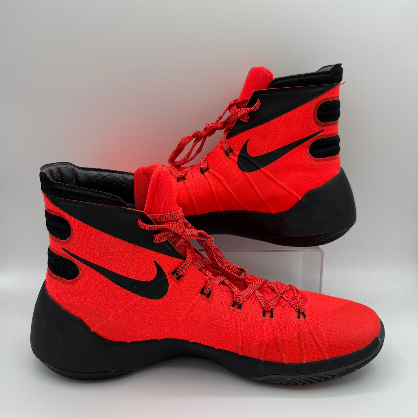 Nike Hyperdunk Black Red Basketball Shoe *pre-owned no box* (SIZE 13)