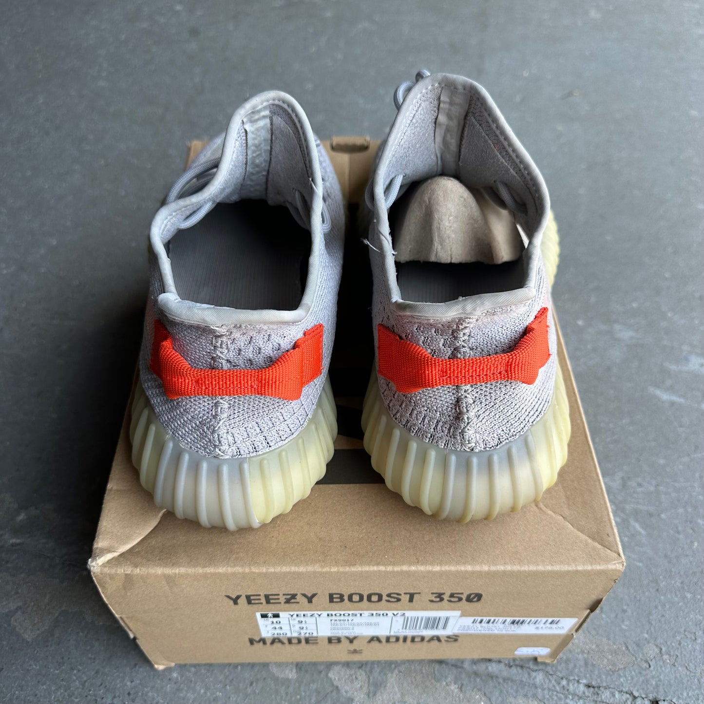 adidas Yeezy Boost 350 V2 Tail Light *pre-owned* (SIZE 10)