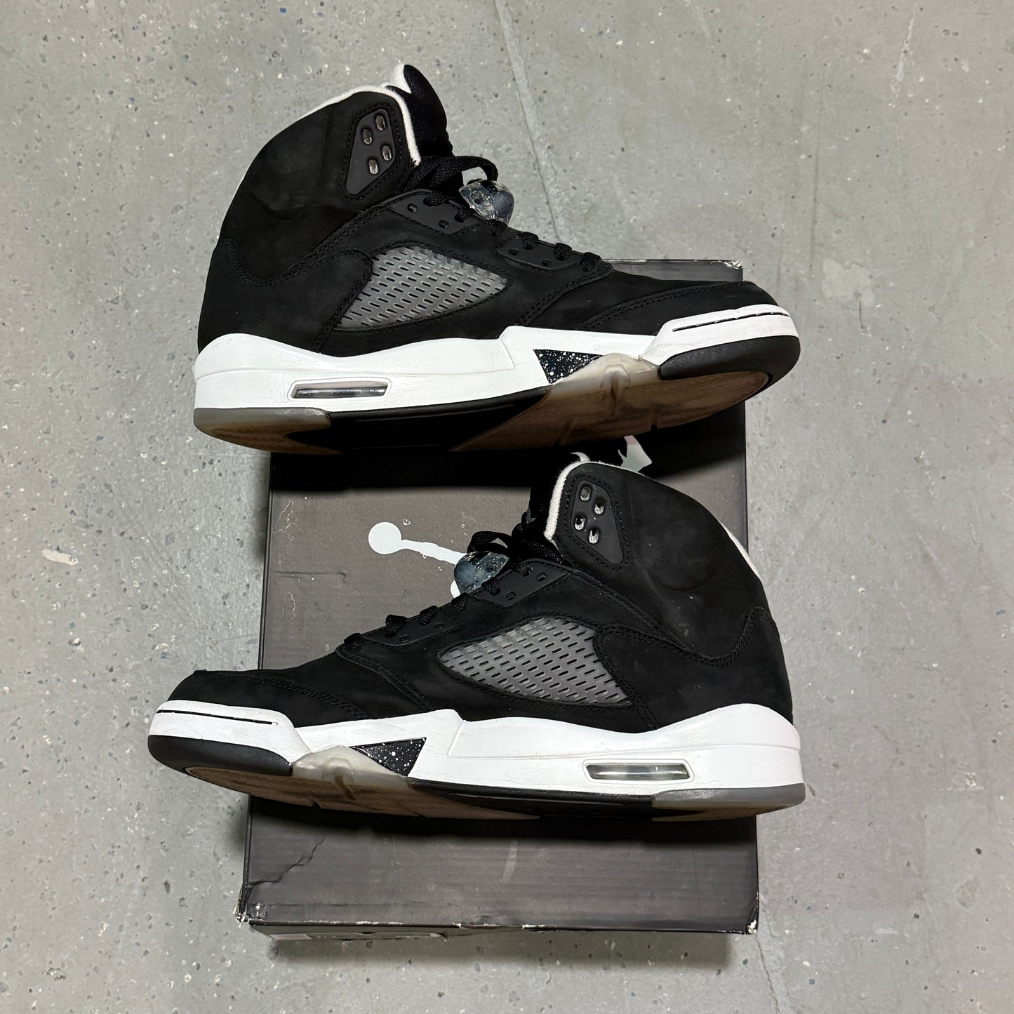 Jordan 5 Retro Moonlight Oreo *pre-owned* (SIZE 10)
